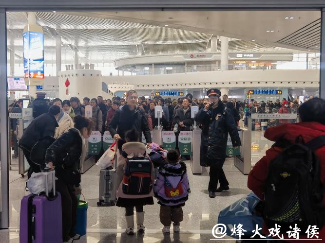 上海松江站春运升级,暖心举措传递“松江温度” 上海松江站春运升级,暖心举措传递“松江温度”
